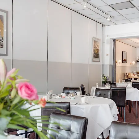 Oranje Hotel 3*