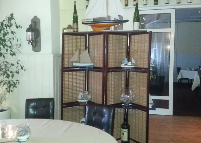 Oranje 3* سيتارد