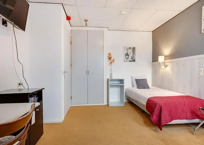 Hotel Oranje 3*